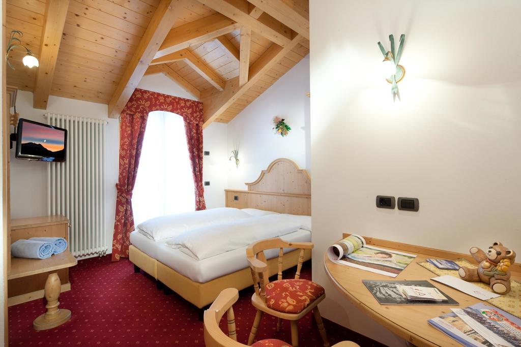 Hotel Garni Laura アラッバ 部屋 写真