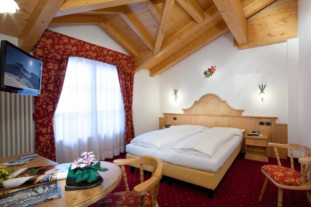 Hotel Garni Laura アラッバ 部屋 写真