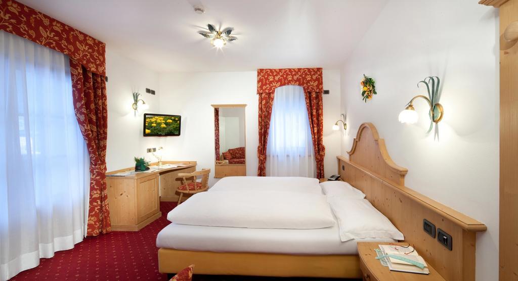 Hotel Garni Laura アラッバ 部屋 写真