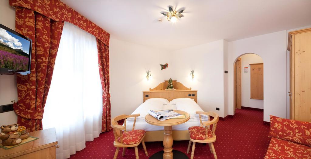 Hotel Garni Laura アラッバ 部屋 写真