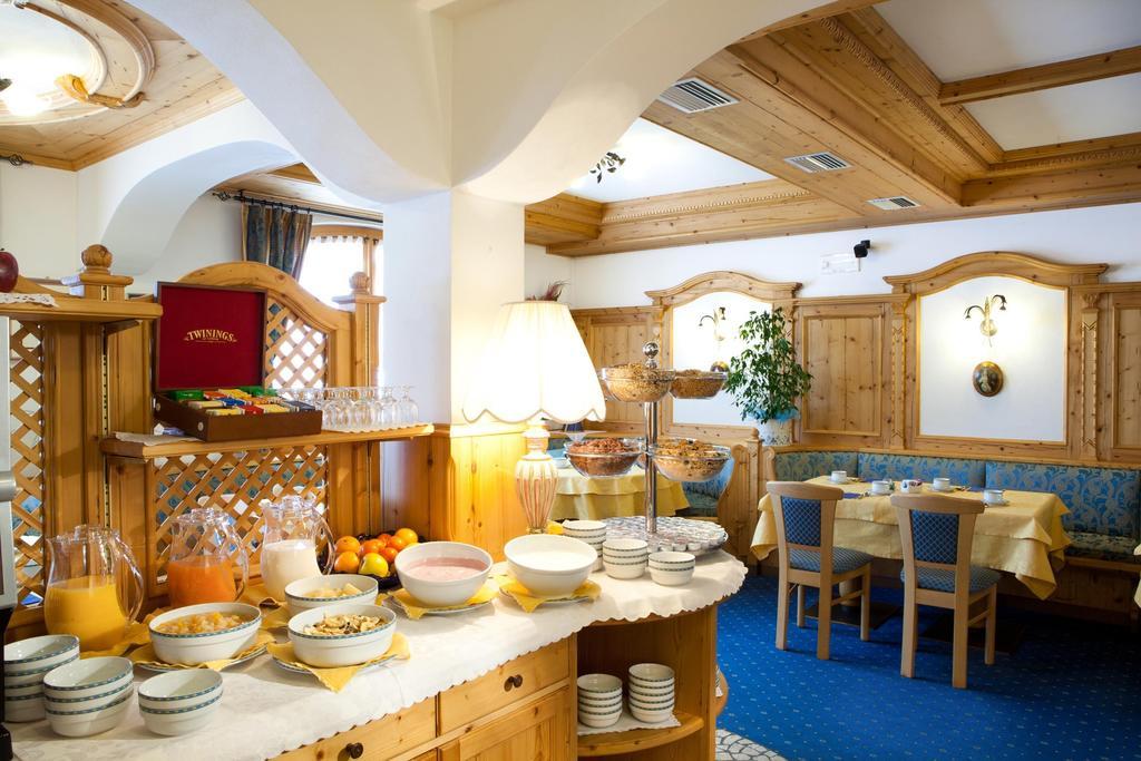 Hotel Garni Laura アラッバ エクステリア 写真
