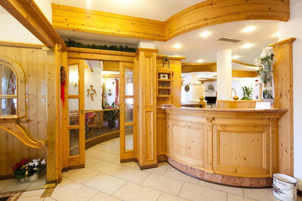 Hotel Garni Laura アラッバ エクステリア 写真