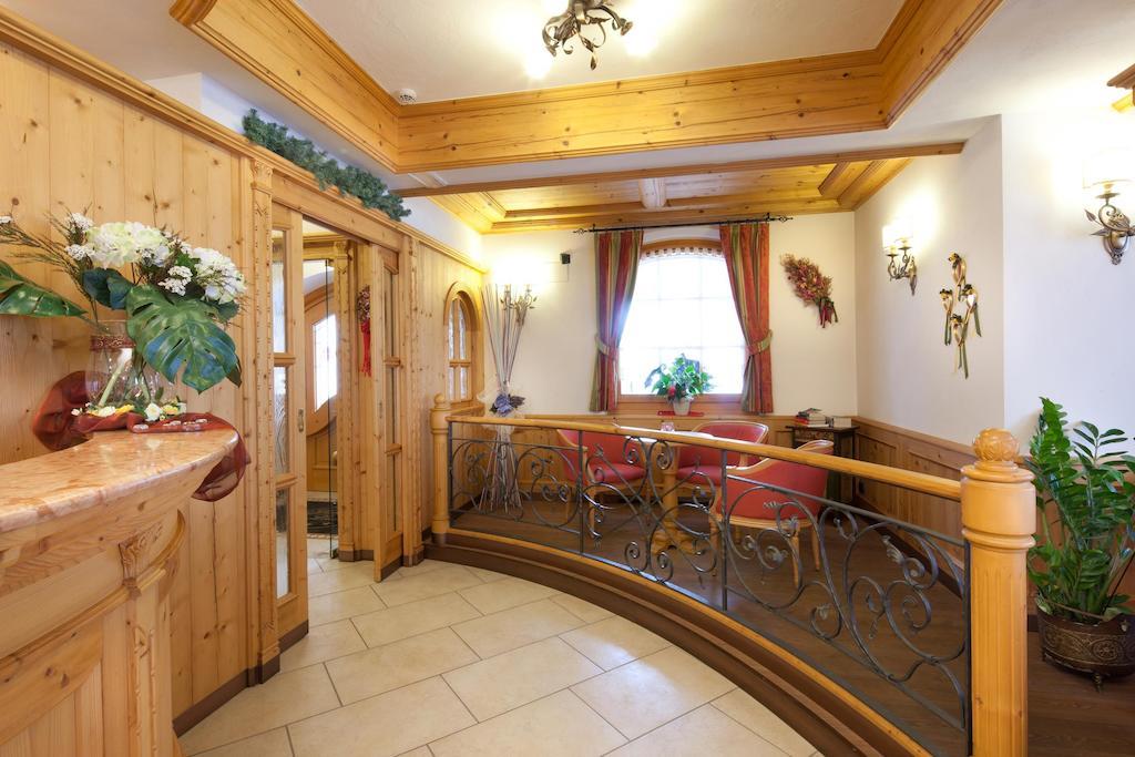 Hotel Garni Laura アラッバ エクステリア 写真