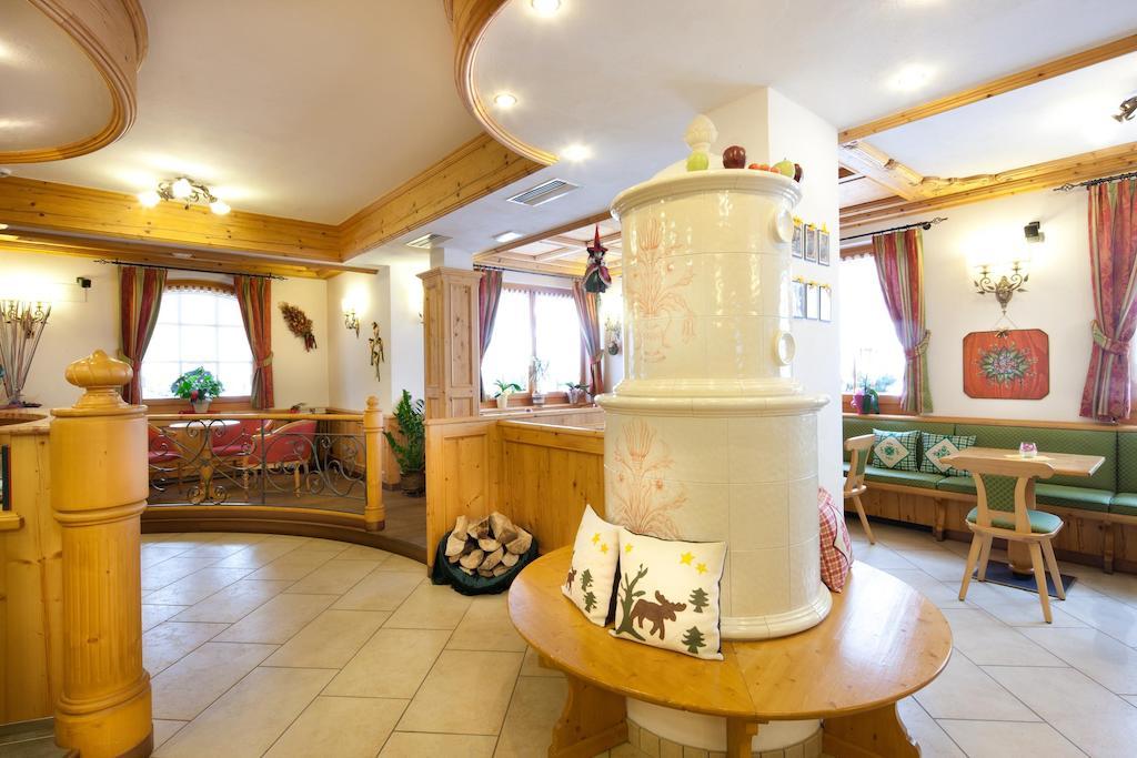 Hotel Garni Laura アラッバ エクステリア 写真