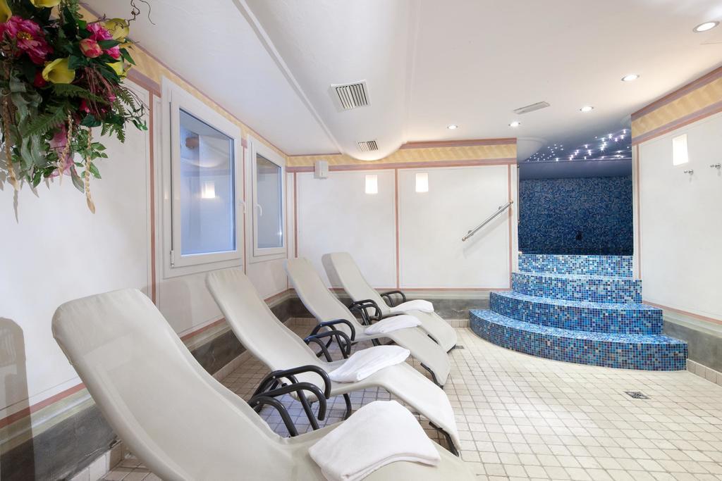 Hotel Garni Laura アラッバ エクステリア 写真