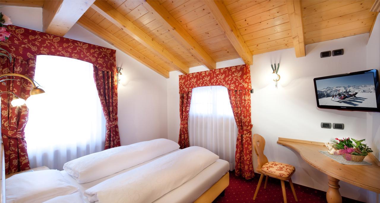 Hotel Garni Laura アラッバ エクステリア 写真
