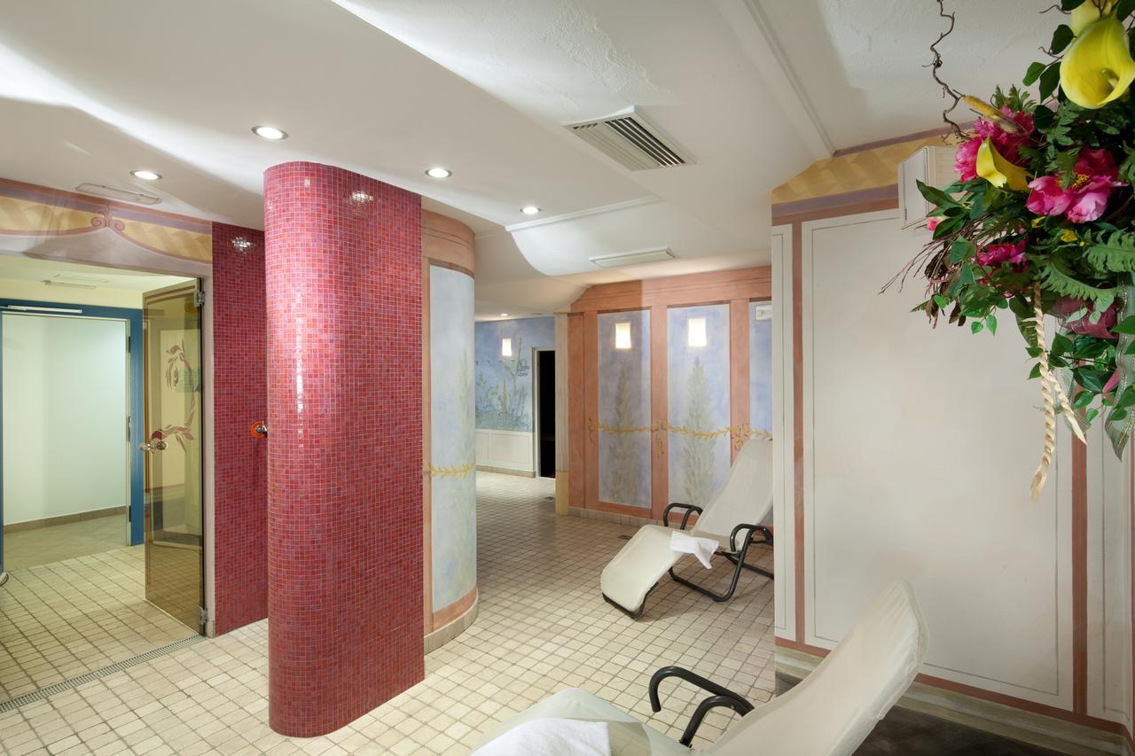 Hotel Garni Laura アラッバ エクステリア 写真